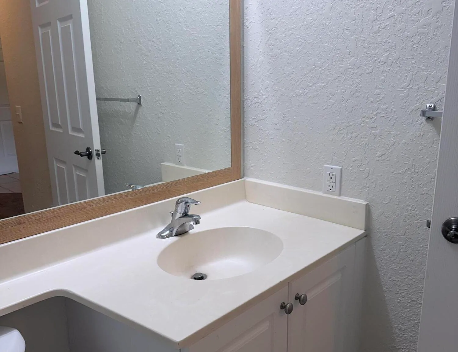 3 bed, 3.0 bath, 1552 sqft, $2,950 — Photo 3