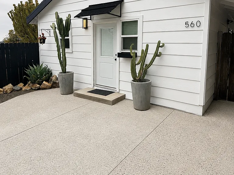 560 Hillside Ter #2 — Photo 1