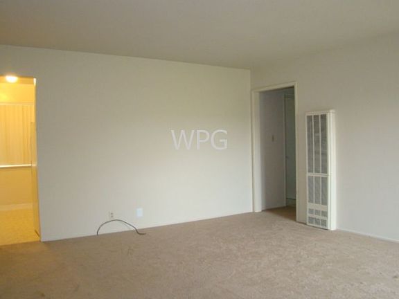 4th image of 2205 Royal Dr APT 2