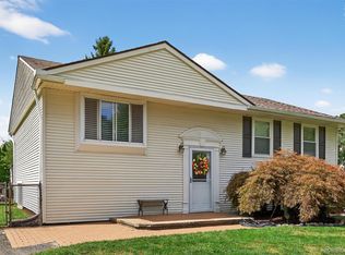 3826 Chesterfield Rd, Orion, MI 48359