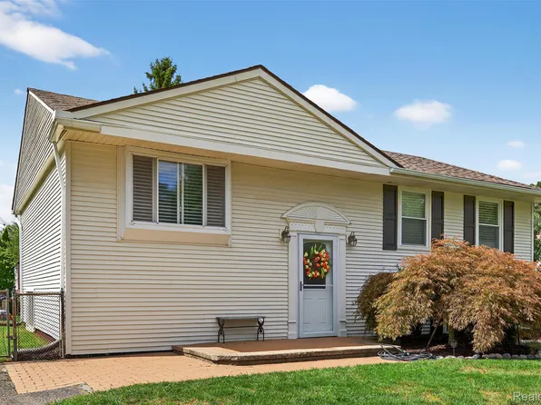 3826 Chesterfield Rd, Orion, MI 48359