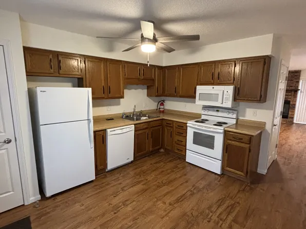 1112 Woodland Dr, Knoxville, IA 50138