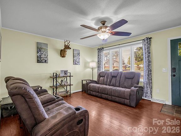 5th image of 242 Cedar Ln