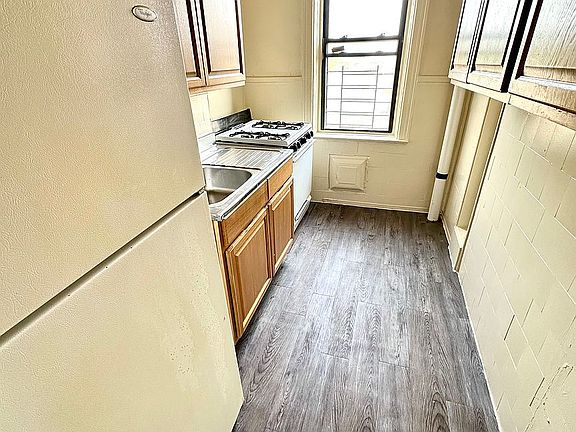 3rd image of 4524 Barnes Ave APT 4A