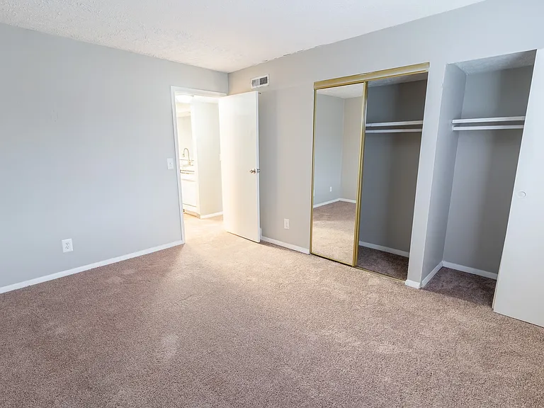 Camelot East Apartments — Photo 45