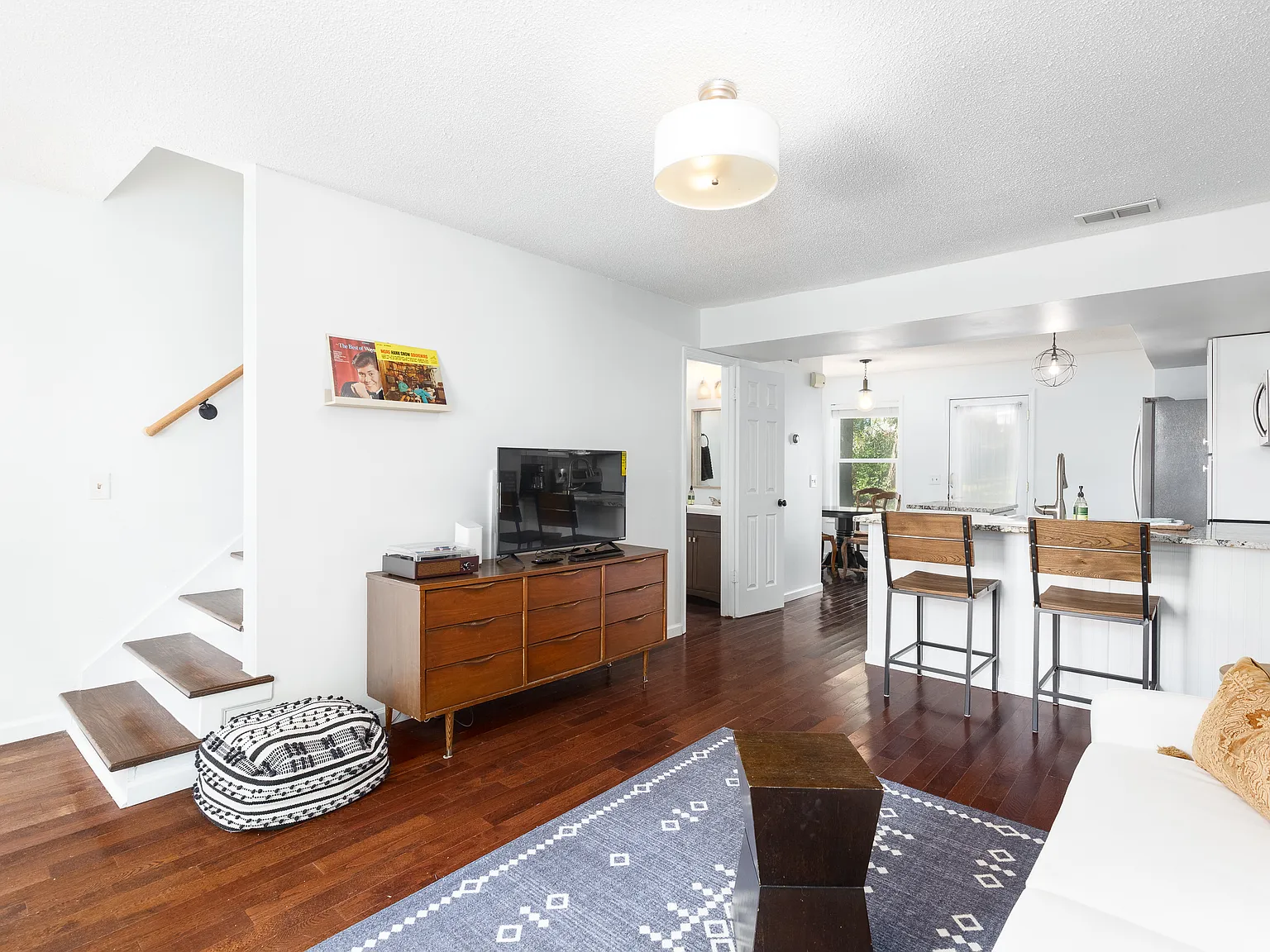 2 bed, 2.5 bath, 960 sqft, $2,100 — Photo 3