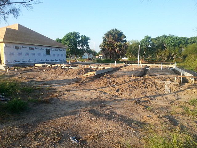 1st image of 305 Vista Del Sol Dr