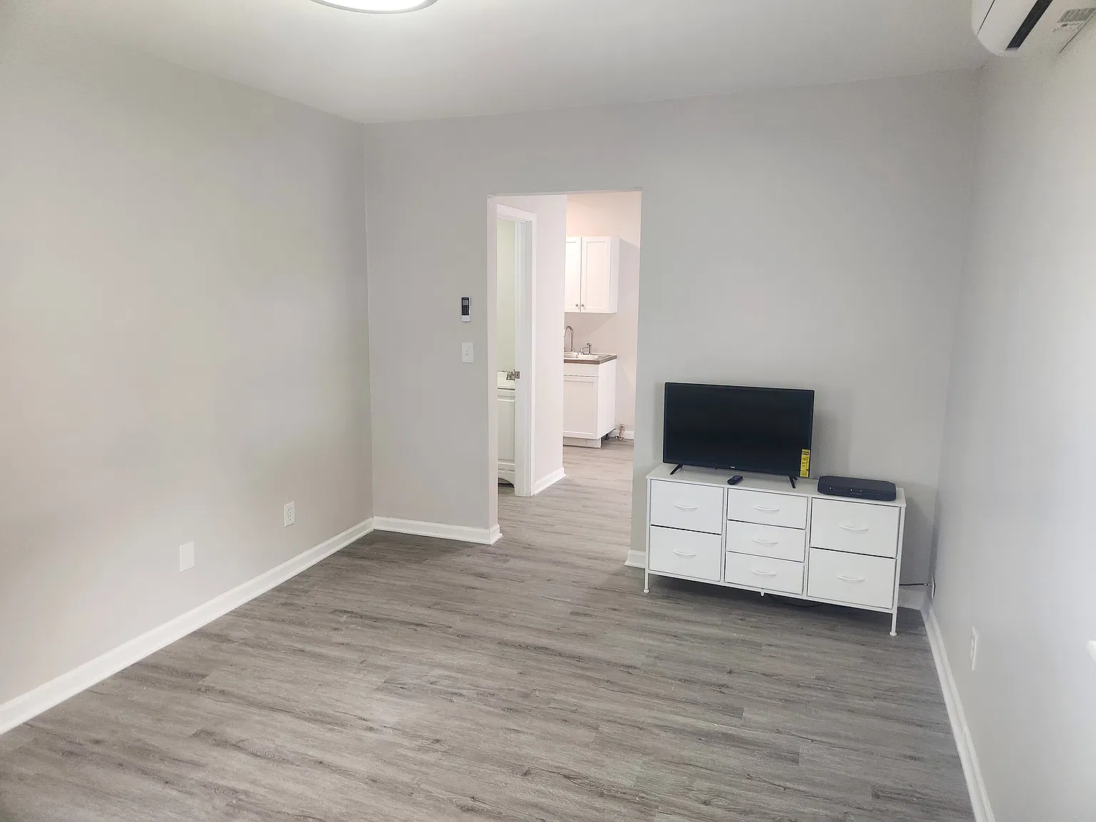 154 S Market St — Photo 2