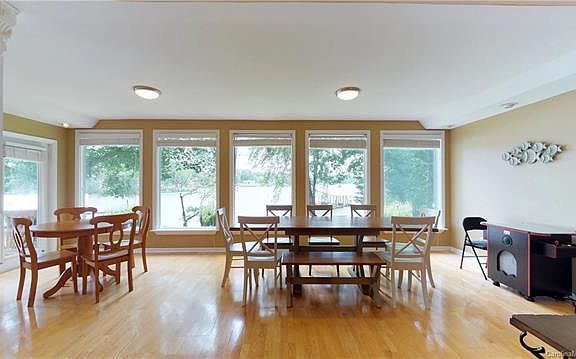 4th image of 225 Paradise Peninsula Road
