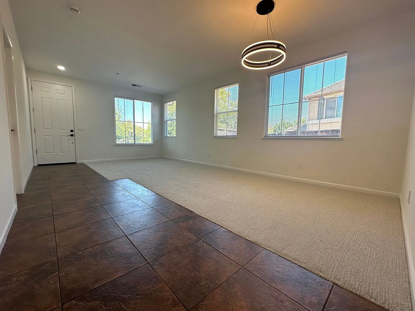 Gorgeous 4 Bed 2 Bath single story in Deer Ridge! — Photo 3
