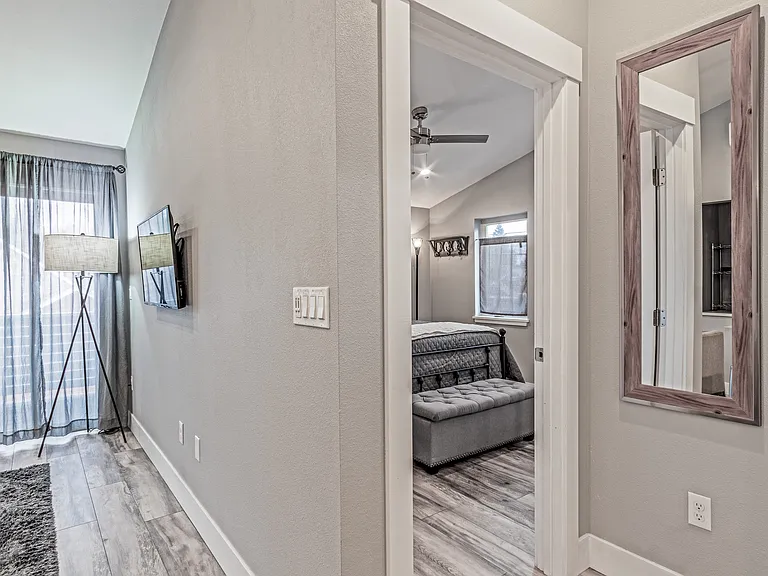 504 NW Newport Ave #B — Photo 7