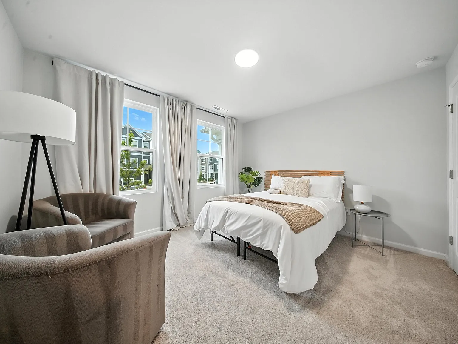3 bed, 3.5 bath, 1733 sqft, $2,200 — Photo 3