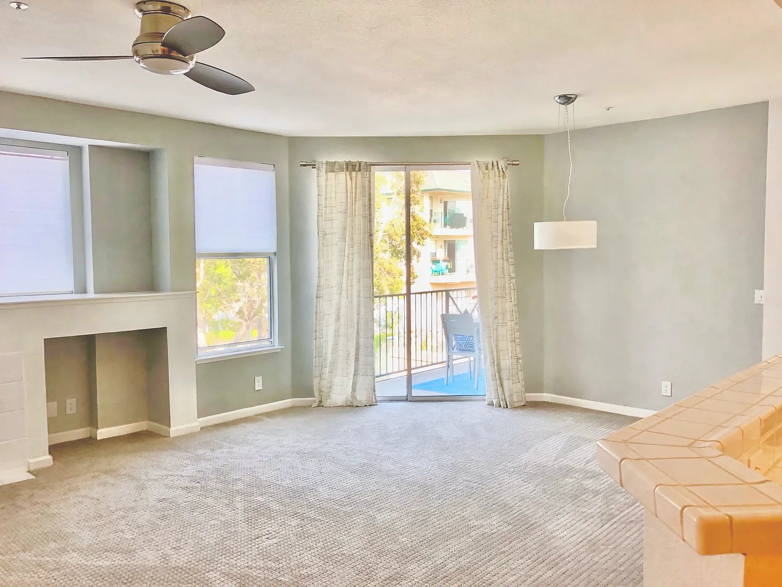 2 bed, 1049 sqft, $4,390 — Photo 1