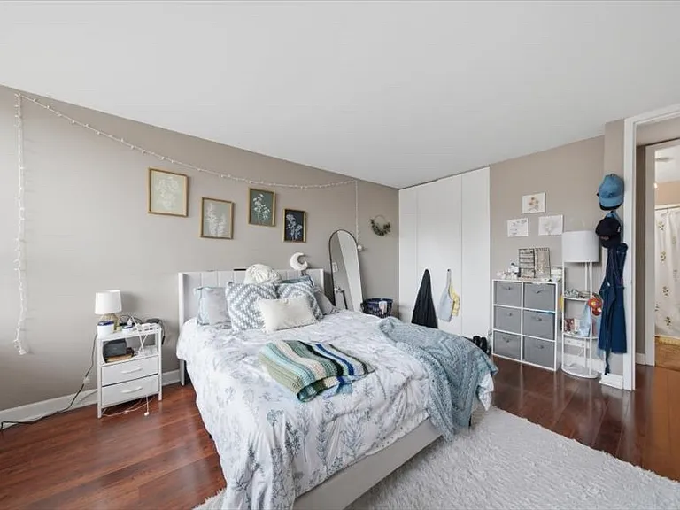 655 W Irving Park Rd #412 — Photo 9