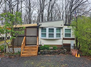 1052 Locust Lake Dr, Milford, PA 18337