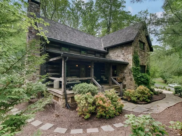 352 Shepherds Trl, Hot Springs, VA 24445