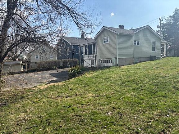 3rd image of 257 Sunset Dr