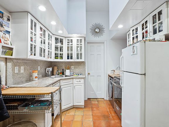 3rd image of 103 Charles St APT 5RW