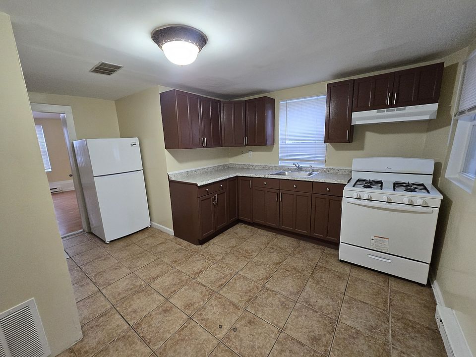 1st image of 34 Auburn St #1