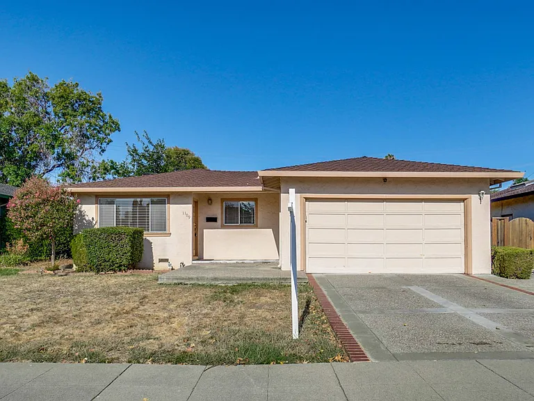 1109 White Cliff Dr — Photo 5