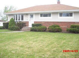 9596 Reichert Rd, Parma, OH 44130