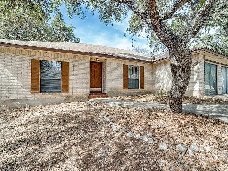 8727 Timberwilde St — Photo 2