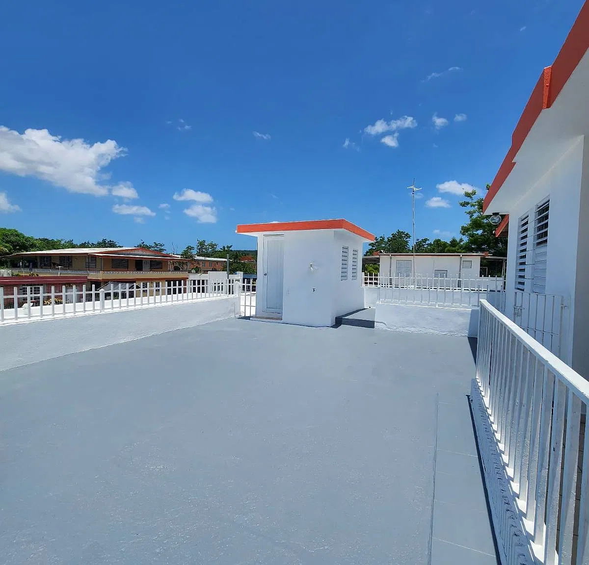 2 bed, 1.0 bath, 1035 sqft, $850 — Photo 2