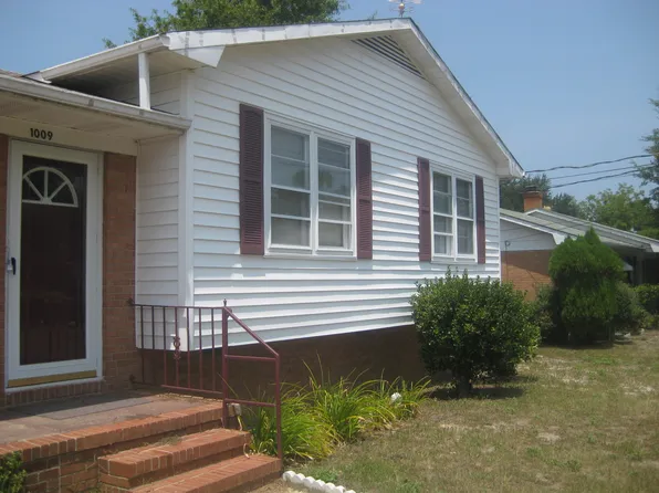 1009 Karen Cir, Spring Lake, NC 28390