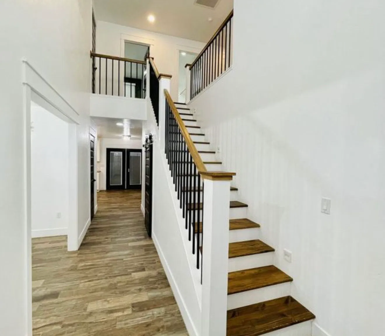 4 bed, 2545 sqft, $2,650 — Photo 2