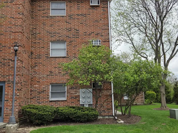 1313 Cunat Ct APT 3F, Lake In The Hills, IL 60156