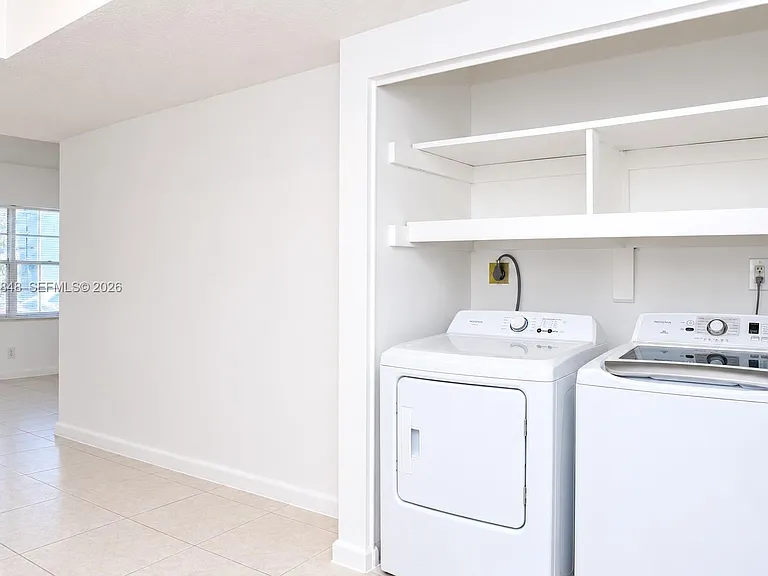 411 SE 10th St #1 — Photo 12