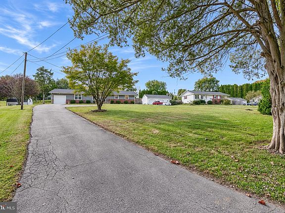 5th image of 37 Mill Pond Dr