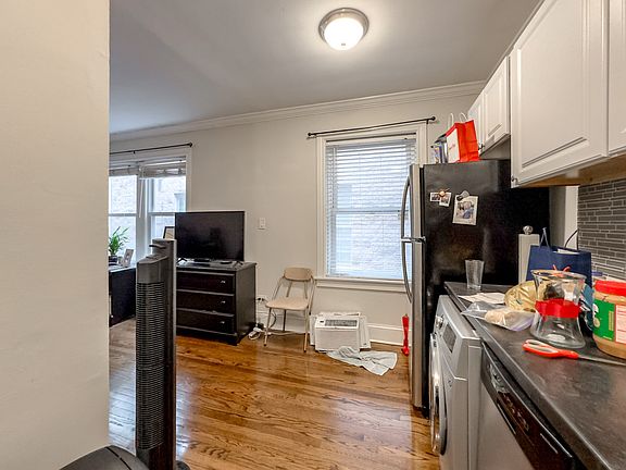 4th image of 2129 N Dayton St APT 302