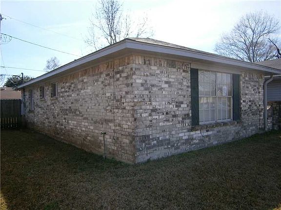 2nd image of 3028 Sherwood Dr