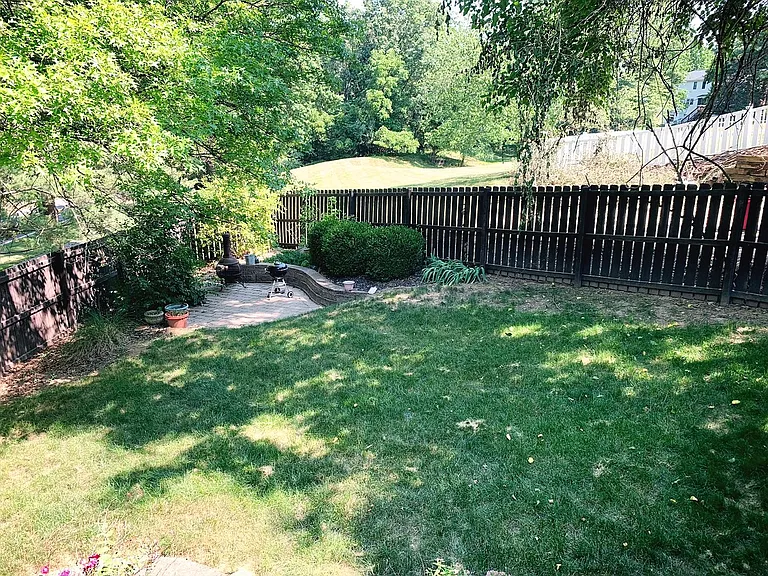 406 Whitree Ln — Photo 11