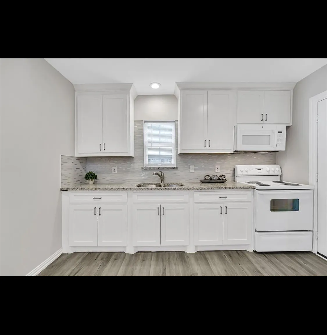 2 bed, 816 sqft, $1,700 — Photo 1