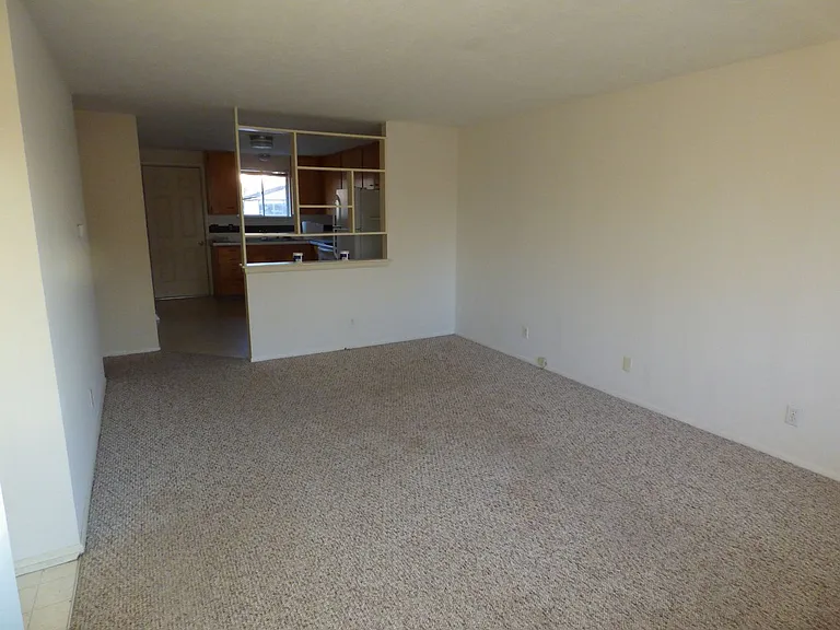 1079-1083 Winona Dr — Photo 3