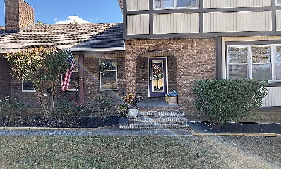 1st image of 530 Fairview Dr