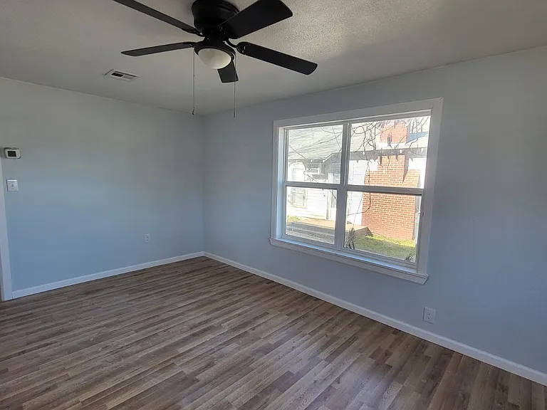 1115 B St NW — Photo 9