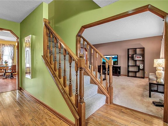 3rd image of 1 Kate Land Ct