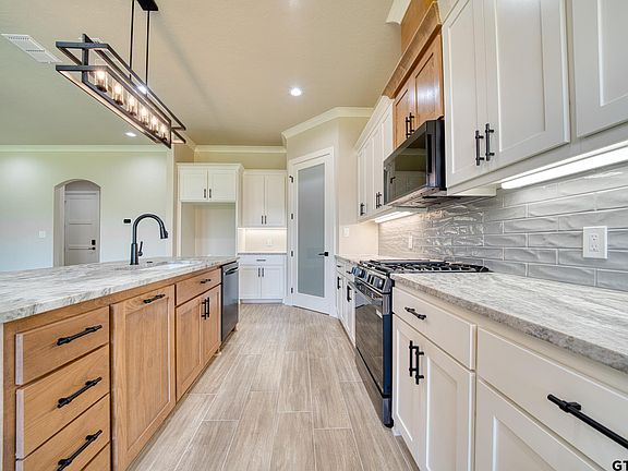 4th image of 3902 French Dr