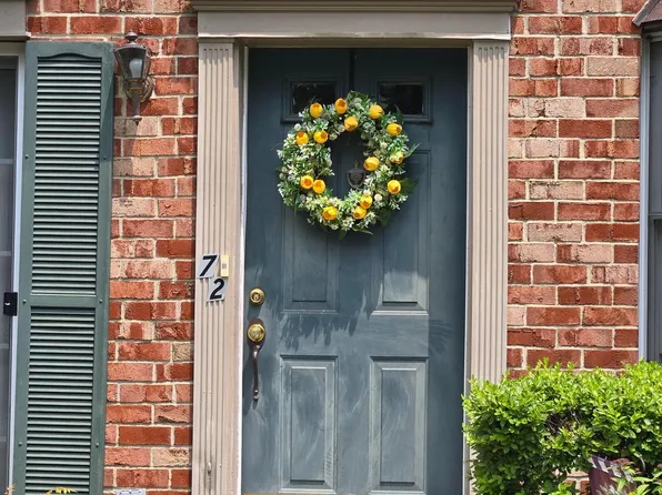 72 Cheverny Ct, Hamilton, NJ 08619