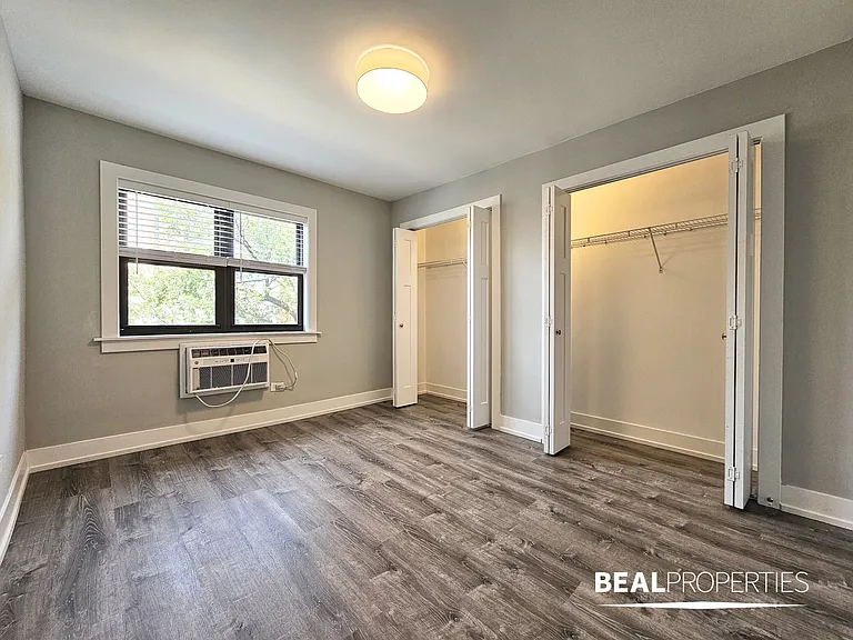 445 W Barry — Photo 125