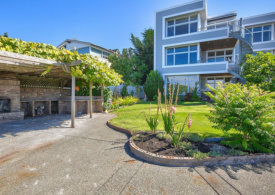 Waterside Patio & Lawn