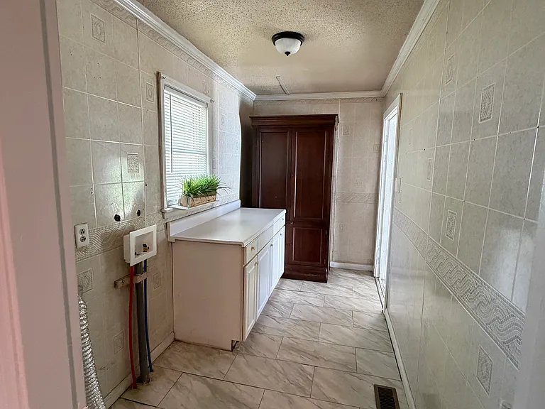 195 S Franklin Ave — Photo 11