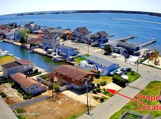 5 Holly Creek Ln, Toms River, NJ 08753