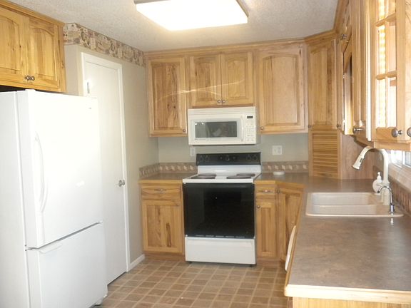 3rd image of 2418 Steven Ave