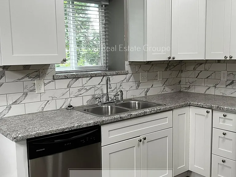 3466 Foxridge Dr — Photo 5