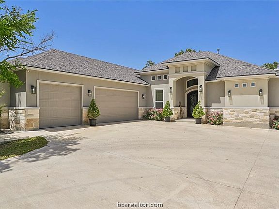 5th image of 2713 Thornberry Dr