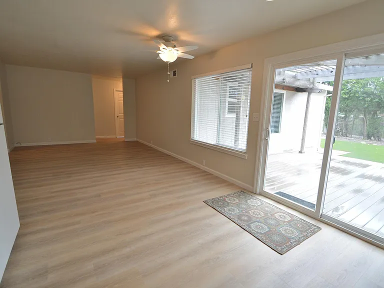 7275 Valley Trails Dr — Photo 8